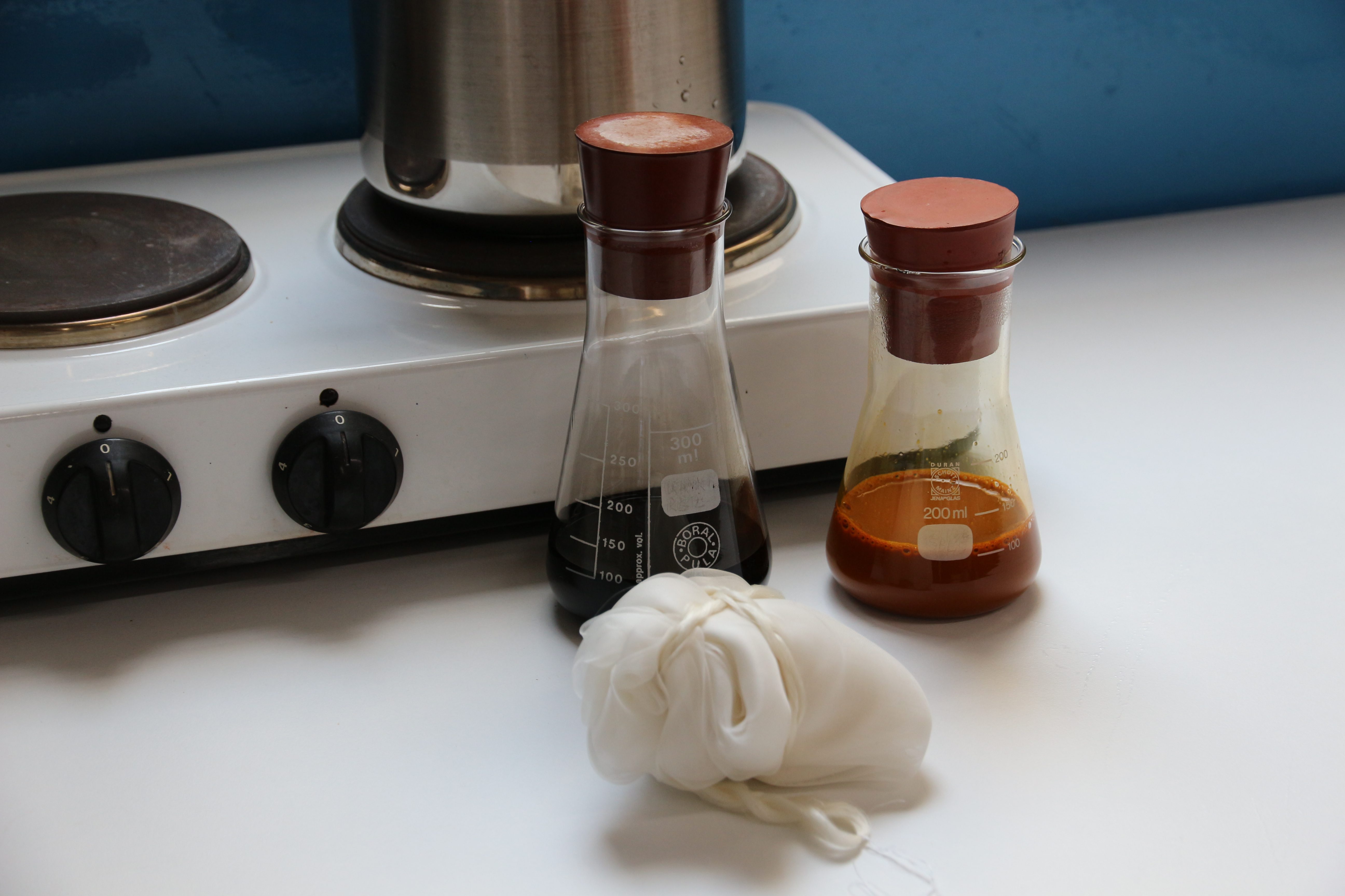 Dyestuff and silk are ready for the dye bath. Tomedi Textilrestaurierung